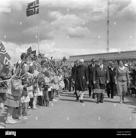 1957 Prime Minister Jawaharlal Nehru From India Charms Norwegians Hi