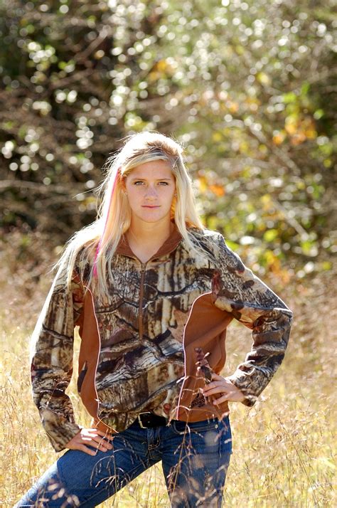 Pin By Kenzie Dewell On Photography Country Senior Pictures Good