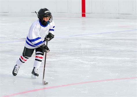 Hockey Player On Ice Stock Image Image Of Youth Recreation 6906639