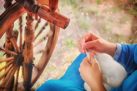 By Spinning Yarn To Meditation Traditional Handicrafts On The Rise