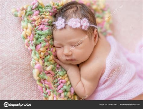 Sleeping Newborn Baby Girl — Stock Photo © Tan4ikk 206901596