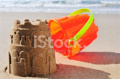 How To Build A Sandcastle Without Buckets