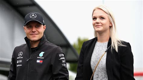 Everybody loves bottas including me and i hoped that he will be an f1 champion but after watching f1 races i and bottas seems to be happy to play the part, which is sad for the competition in the end. Bottas dejó a su mujer por las carreras | Carburando