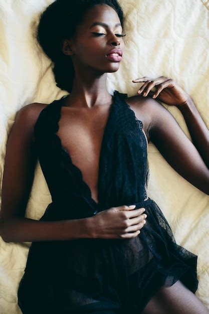 Images De Lingerie Sexy Femme Noire Téléchargement Gratuit Sur Freepik