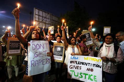 india dos adolescentes violadas rociadas de gasolina y quemadas en india en la última semana