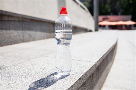 Les dangers insoupçonnés des bouteilles d eau pour votre santé