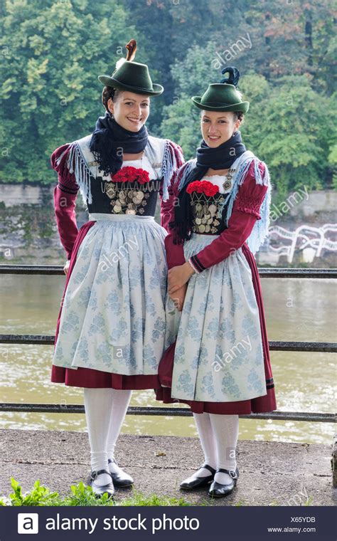 Traditional German Oktoberfest Costume Bavaria Munich Festival Carnival Red Floral Maid Dress