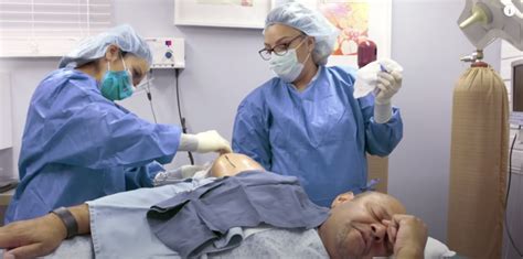 Dr Pimple Popper Satisfyingly Removes Patients Giant 9lb Shoulder