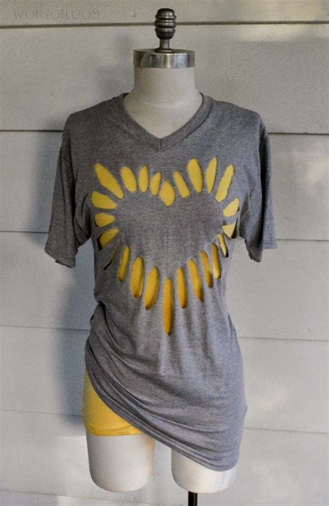 (depending on the level of destruction c 27 Brilliant Tutorials to Upcycle T-shirts - Tip Junkie