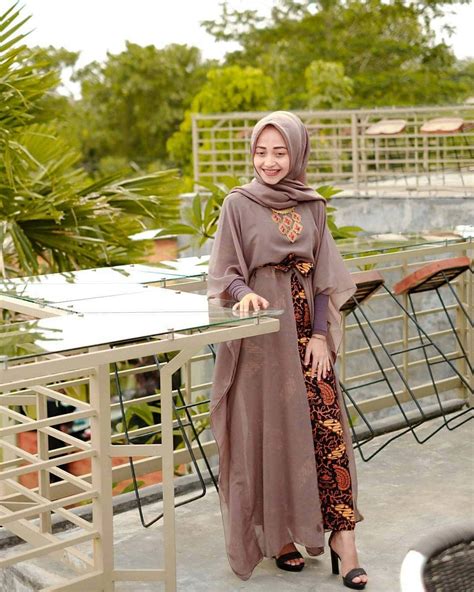 30+ model baju kondangan ala remaja. 80+ Model Baju Batik Terbaru 2019 (Kombinasi, Atasan, Couple, dll) - HijabTuts