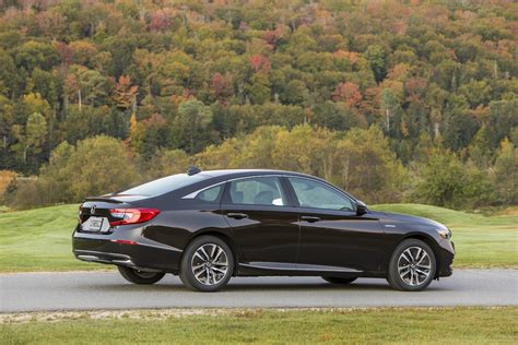 Get into the details and get on the list for smarter technology. First Drive: 2019 Honda Accord Hybrid | TheDetroitBureau.com