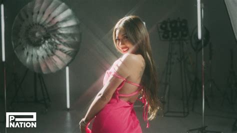 Jessi este o divă sexy în primul teaser video pentru melodia Zoom K
