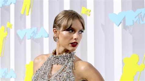 Taylor Swift Wore A Naked Dress To The Vmas Here Are All The Details Vogue India
