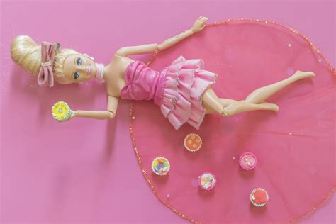 Barbie Os 60 Anos Da Boneca Mais Famosa Do Mundo