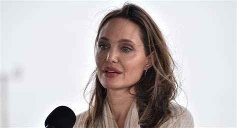 Angelina Jolie Pens Powerful Essay Supporting Refugees ‘everyone