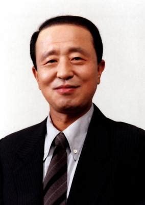 허연수 gs리테일 부회장 홍원식 남양유업 회장 대국민 사과, 남일 같지 않네. 홍원식 남양유업 회장, 경쟁사 비방글 유포 혐의로 입건 - 아주경제