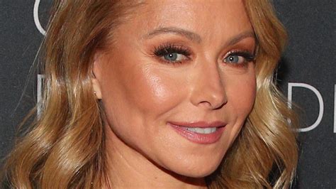 The Special Way Kelly Ripa Just Honored Her Marriage To Mark Consuelos