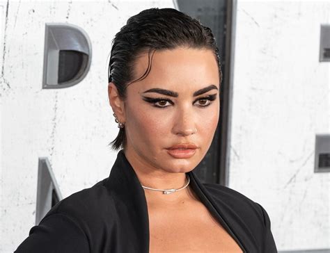 Demi Lovatos 22 Best Hair Moments Of All Time Hairstylecamp
