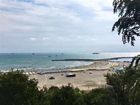 Ziua de astazi este despre navigatori, si oameni din domeniu, categorie profesionala care starneste interesul general doar de ziua marinei sau particular in pragul alegerilor. Plaja Modern Ziua Marinei Constanța, August 2019