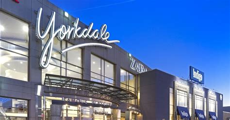 Yorkdale Mall Shooting Reported In Toronto Huffpost Canada