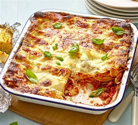 Easy Classic Lasagne Recipe In 2019 Bbc Good Food Recipes Lasagne