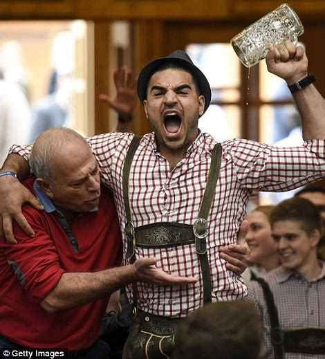 Oktoberfest Crowds In Good Spirits As Munich Event Begins Daily Mail