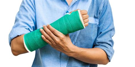 Surgery Versus Cast Immobilisation For Cases Of Common Wrist Fracture
