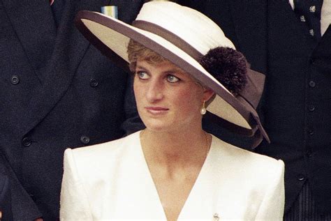 Η πριγκίπισσα Diana όπως δεν την έχεις ξαναδεί Μαυρισμένη και