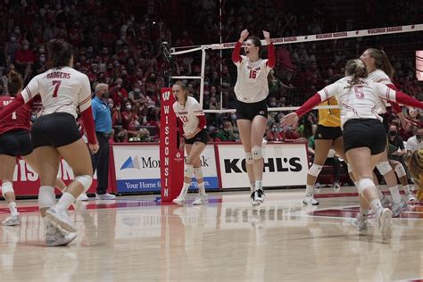 Wisconsin Volleyball Beats Baylor 3 1 In Top 10 Match