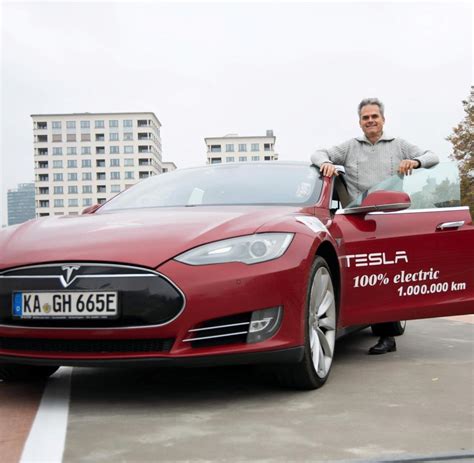 Tesla Elektroautobauer gründet Aktiengesellschaft für Fabrik in