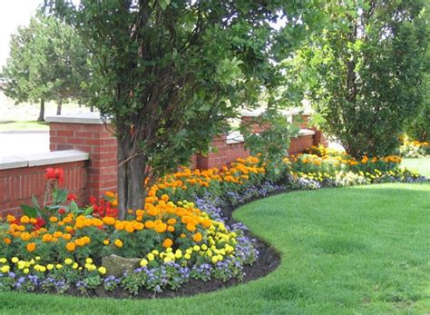Take a look at these flower beds around trees and make one in your backyard or garden. Fantastic Flower Bed Ideas