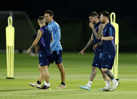 Messi Hứng Khởi Tập Luyện Trước Trận đấu Quyết định Của Argentina