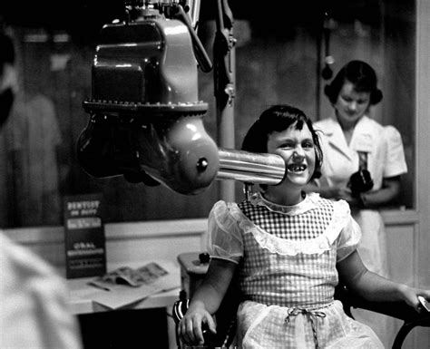 15 Incredible Vintage Photos Of People Getting X Rays Over The Decades