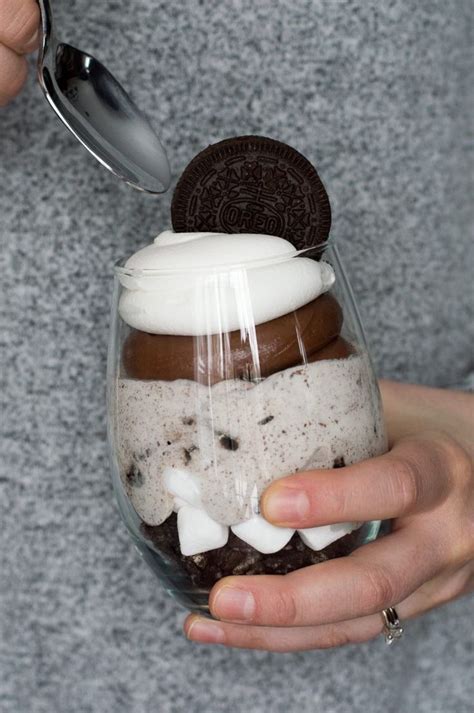 Layer roughly 4 tablespoons of filling into each of the jars, leaving room at the top for whipped cream and cookie garnish. Over the Top Chocolate Cheesecake Oreo Parfaits | The ...