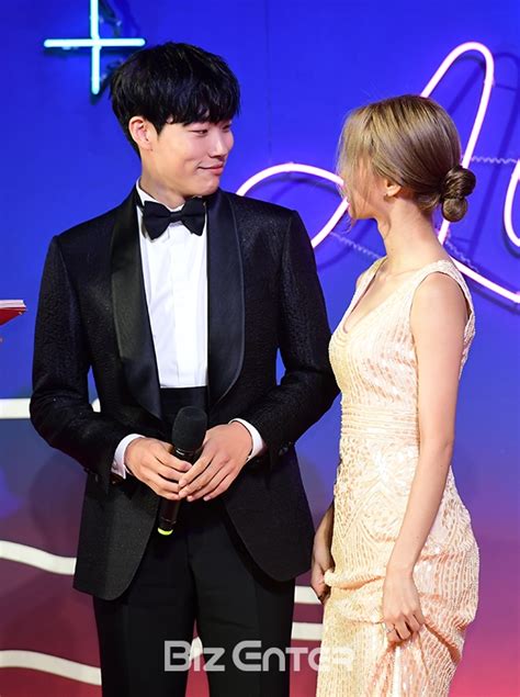 (류준열) 아파트 건너편 상가에 주차했다. tvN 시상식 류준열♥혜리, 대세배우상 수상 '어남류' 소원 성취 ...