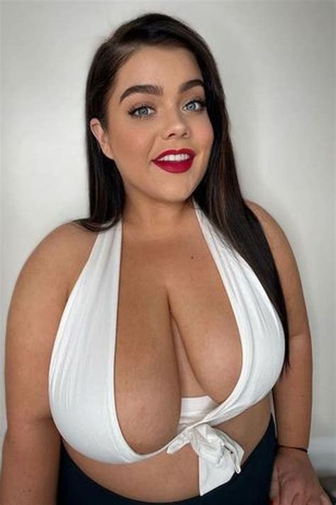 OnlyFans Model With One Breast Bigger Than The Other Says She Has Best Of Both Worlds Daily