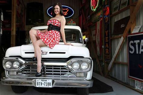 Pinup Van Horne In Love With Classic Cars