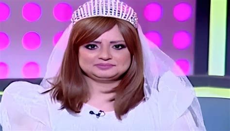 مذيعة مصرية شهيرة تظهر بفستان الزفاف على الهواء وتثير الجدل من هي؟ جريدة نورت