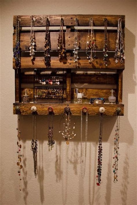 Stylish Diy Pallet Wood Jewelry Rack Design And Ideas Pallet Jewelry