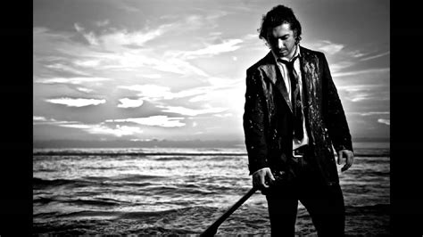 Miguel nández nació, en la ciudad andaluza de cádiz, el 7 de noviembre de 1978, y es escorpio. Miguel Nández - La realidad - YouTube