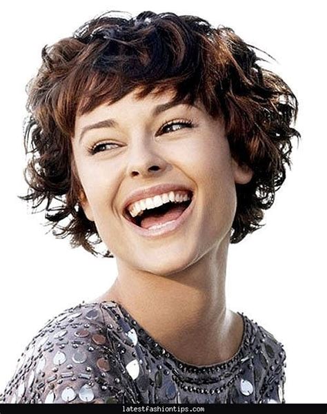 Short frizzy curly afro hair for black women. Haircuts for thick curly hair - LatestFashionTips.com