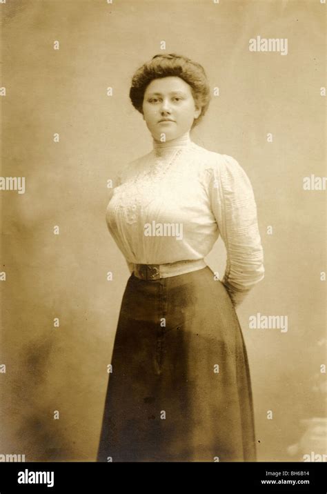 Zaftig Busty Mujer Victoriana Fotografía De Stock Alamy