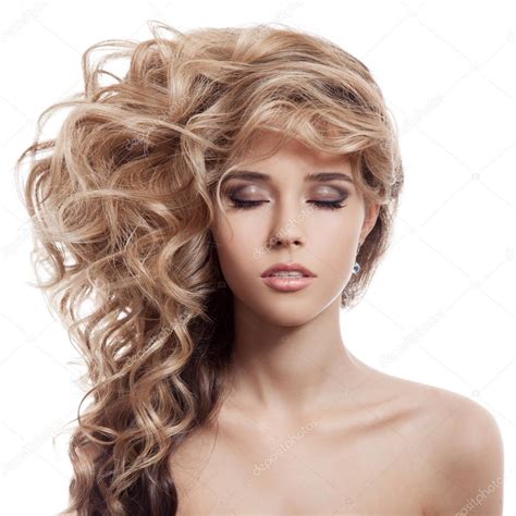 piękna blondynka zdrowe włosy długie kręcone — zdjęcie stockowe © yuriyzhuravov 28733005