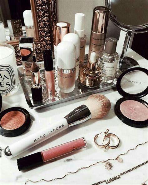 ριntєrєѕt Ii 𝔅 ♕ Luxury Makeup Makeup Collection Makeup Storage