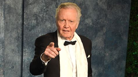 times angelina jolie s father jon voight publicly supported donald trump