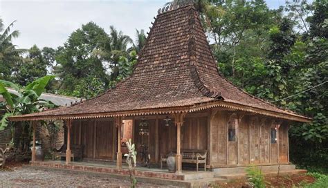 Rumah adat jakarta ini terlihat serupa dengan arsitektur rumah joglo jawa tengah dan juga yogyakarta. √ 5 Nama Rumah Adat Betawi - Lengkap Gambar & Penjelasannya