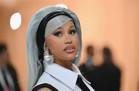 Cardi Bs Rich Girl Nails Are The Perfect Neutral Manicure Popsugar