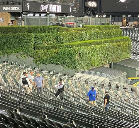 chicago police respond to ‘shooting incident at guaranteed rate field during white sox game