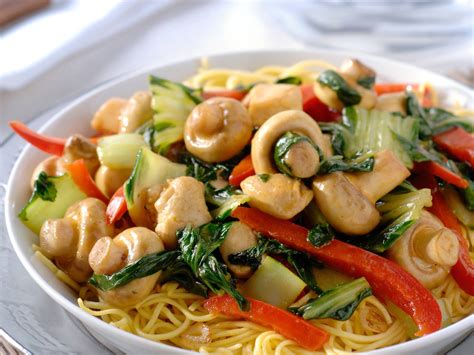 Tjap Tjoy met kip paksoi en knoflookmie