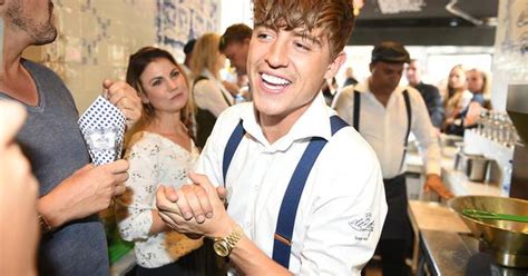 Find and follow posts tagged lil kleine on tumblr. Lil' Kleine evenaart eigen albumrecord | Entertainment ...